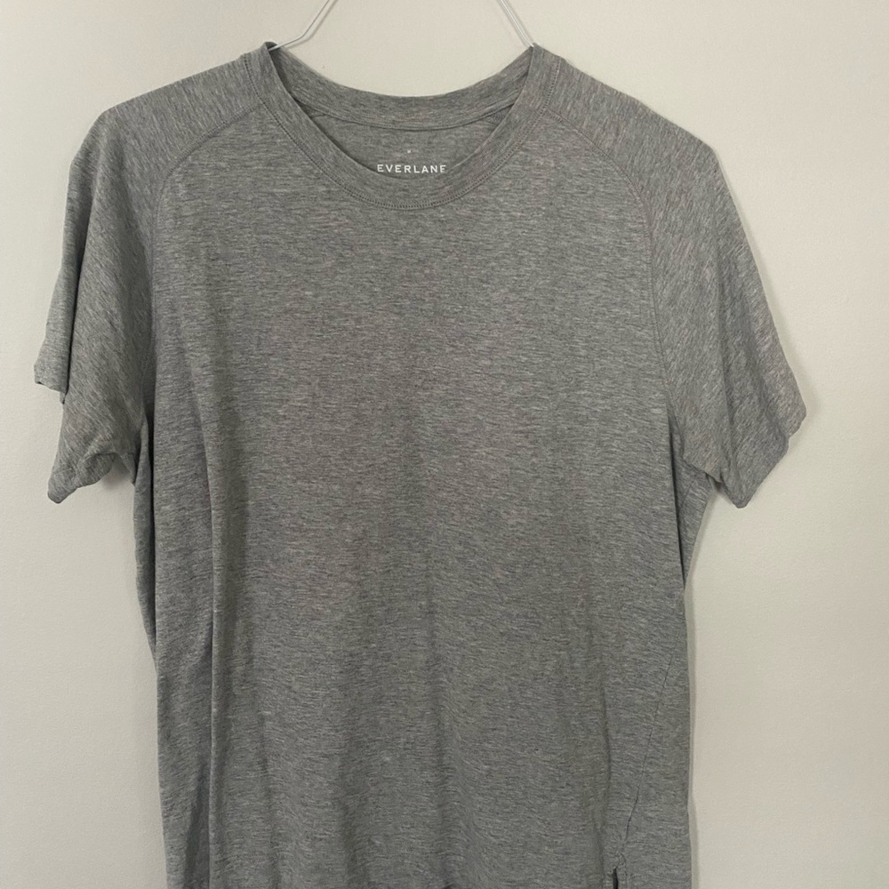 Gray Boyfriend Fit Tee. Medium. Everlane.